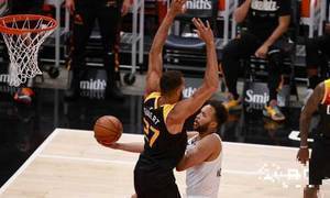 米切尔30+6+10，莫兰特27+7+11，爵士淘汰灰熊晋级西部半决赛