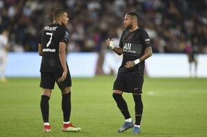 抱怨对方不传球?队报:姆巴佩已和内马尔交谈解释