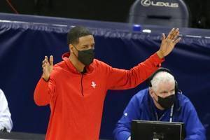 塞拉斯:现阶段目标是让火箭找回防守 尝试让内线球员打出优势