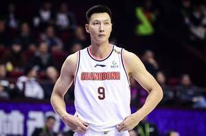 王者归来!易建联开场三分半钟4投4中个人连得10分!
