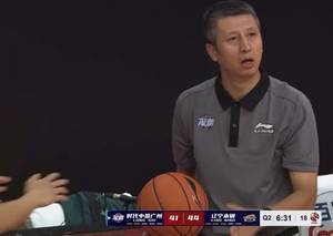 😂五大囧来了~ 赵继伟后场长传 径直传到郭士强手中