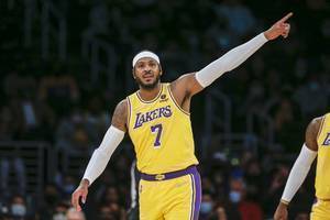 可攻可防!沃格尔:安东尼在防守沟通方面做得非常棒