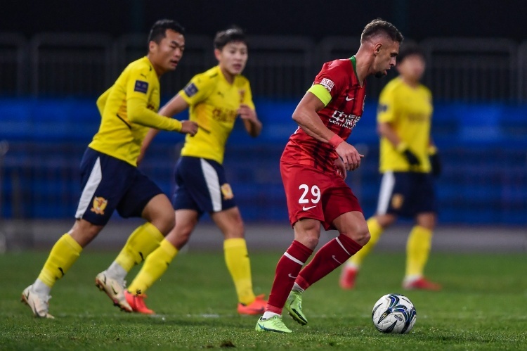 豫媒:年底合同到期,伊沃、周定洋继续效力河南可能性不大