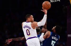 湖人球员2K能力值更新:威少安东尼各-1 里夫斯+3 蒙克+2