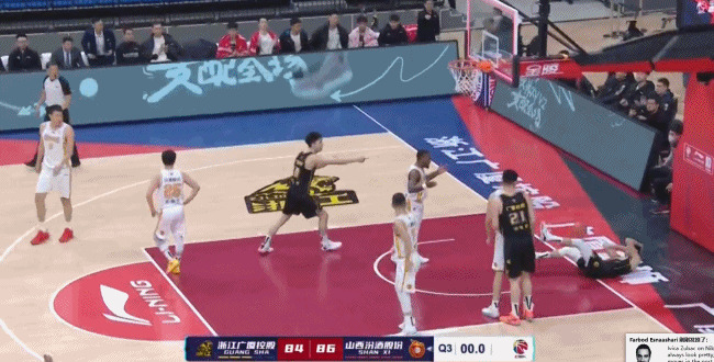 费尔德因肘击赵岩昊被停赛2场罚5万 赵岩昊因不恰当言论被罚1万