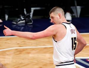 约基奇赛季总正负值+333位列联盟第三 仅次于库里和戈贝尔