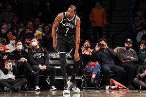 KD:不确定今晚上场是否有时间限制 知道球队目前的情况