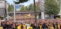 令人起鸡皮疙瘩的场景...浩浩荡荡的多特球迷来给球队助威了😎