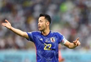 吉田麻也赛后打趣:加盟沙尔克踢球真的好,就是薪水有点少